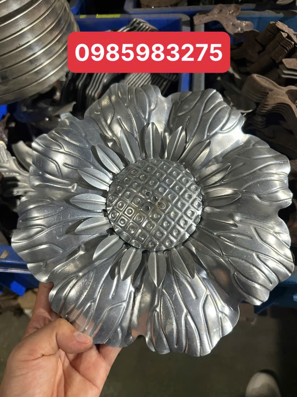bông hướng dương sắt dập to.jpg