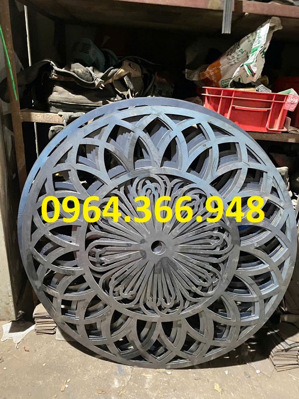 hoa-van-trang-tri-trong-vong-tron-sat.jpg
